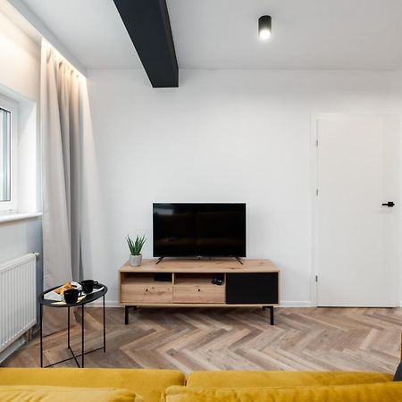Loft Style Apartment Opienskiego Close To The Zurawiniec Nature Reserve By Noclegi Renters พอซนาน ภายนอก รูปภาพ
