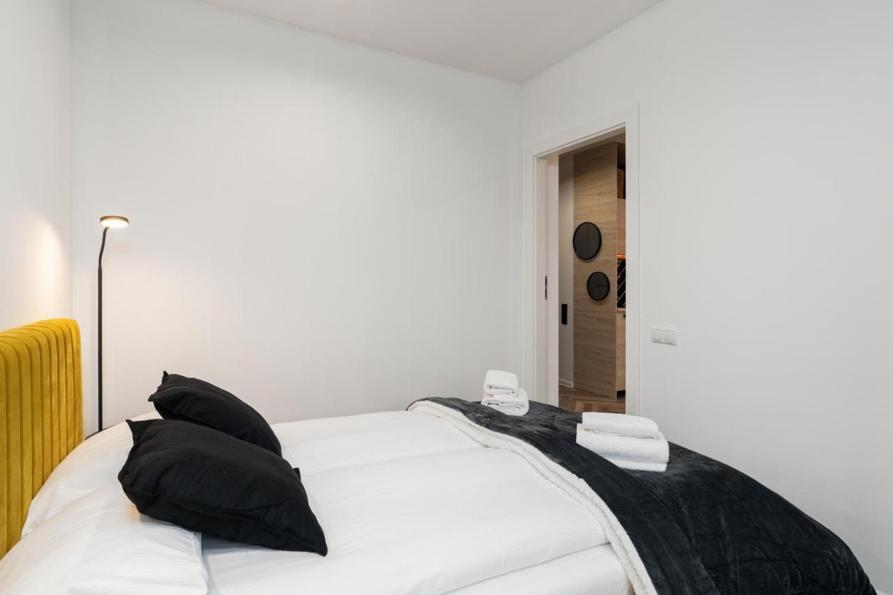 Loft Style Apartment Opienskiego Close To The Zurawiniec Nature Reserve By Noclegi Renters พอซนาน ภายนอก รูปภาพ